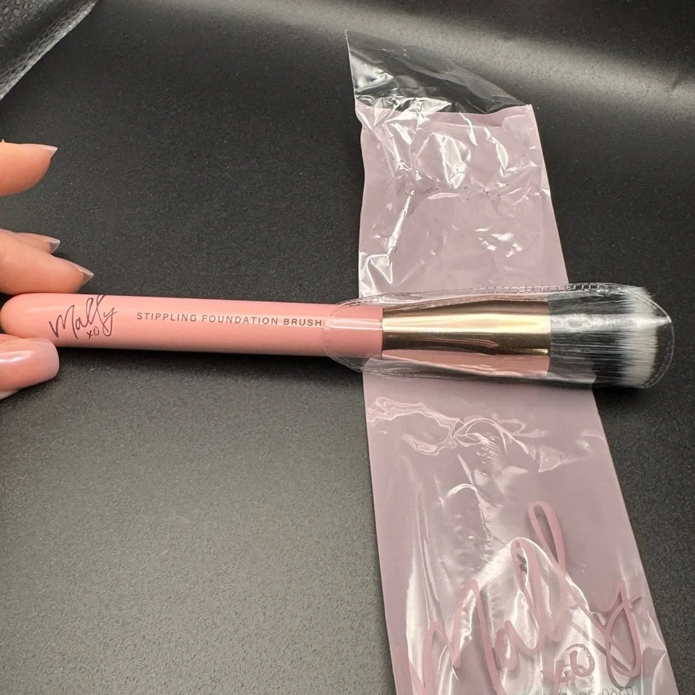 Mally Pink Stippling Foundation Brush-New in bag MRSP $18